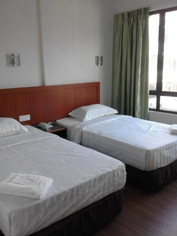 101 Hotel Мири Екстериор снимка