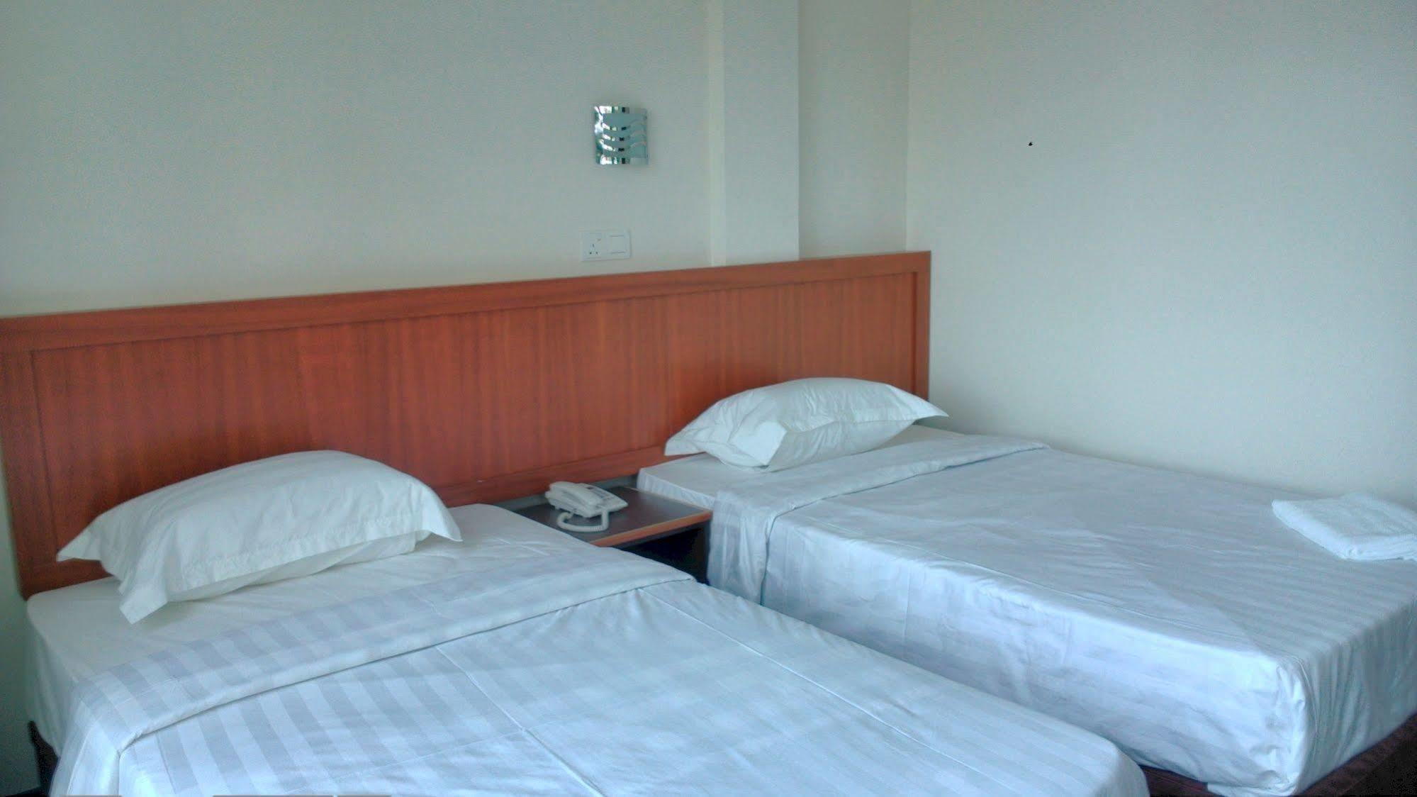 101 Hotel Мири Екстериор снимка